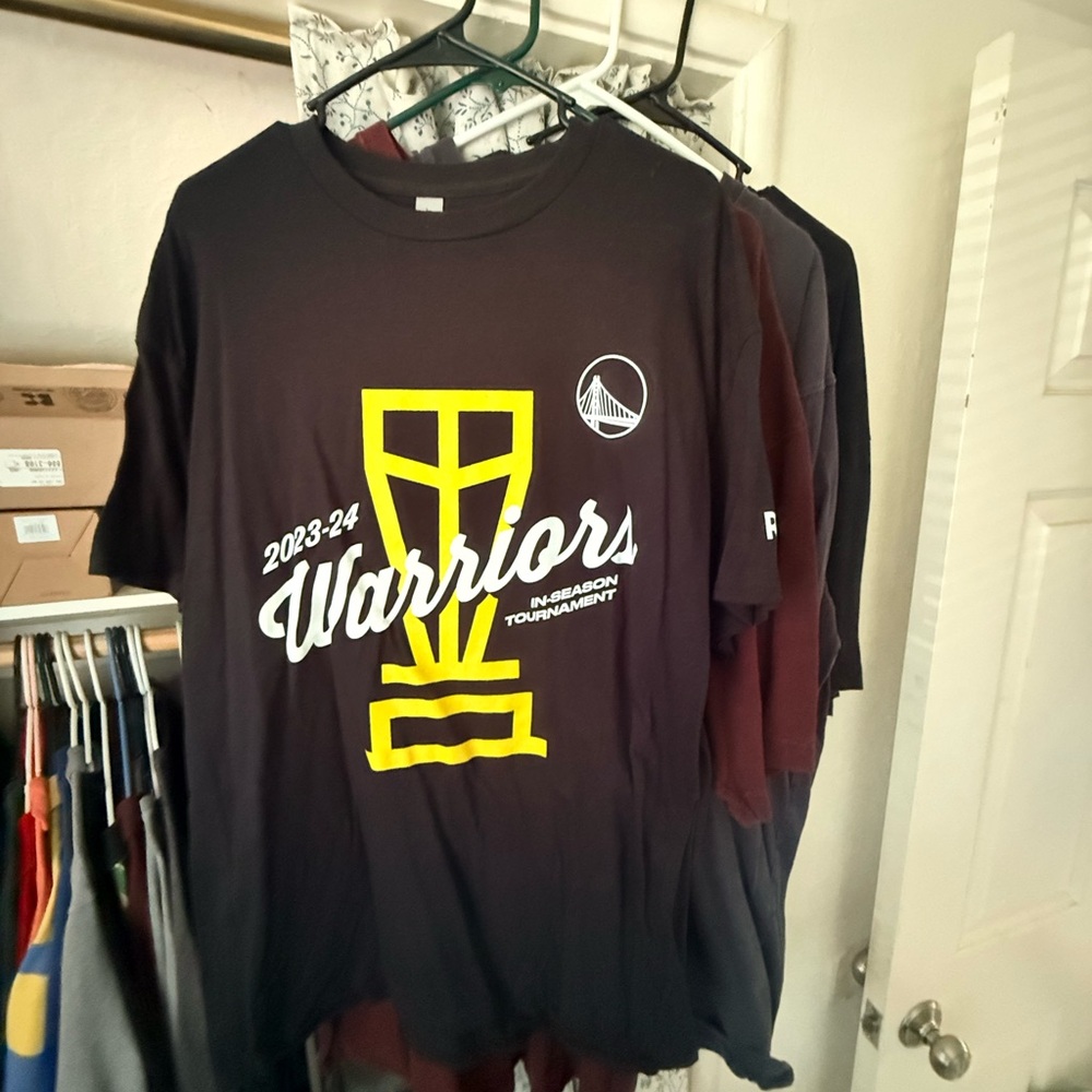 Gildan Black Warriors 2023-24 Short Sleeve Tee with Yellow Graphic